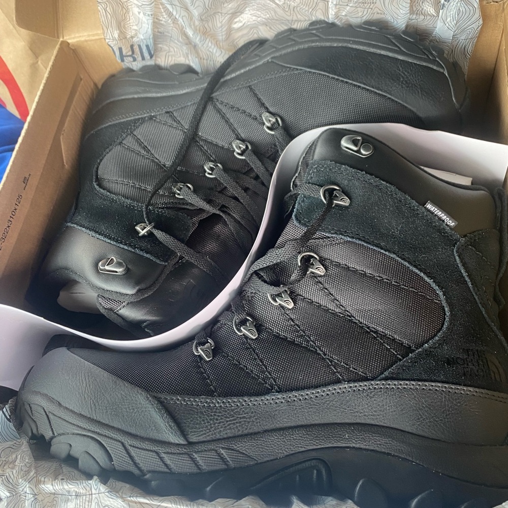Brand new mens north face winter boots